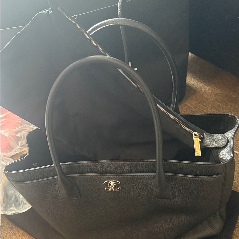 Chanel Executive Black Tote Bag - Picture 6 of 16